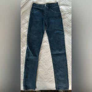 Butt lifting skinny jeans